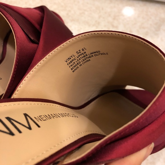 Neiman Marcus Brand Wine Red Sandal Shoes - Picture 3 of 7